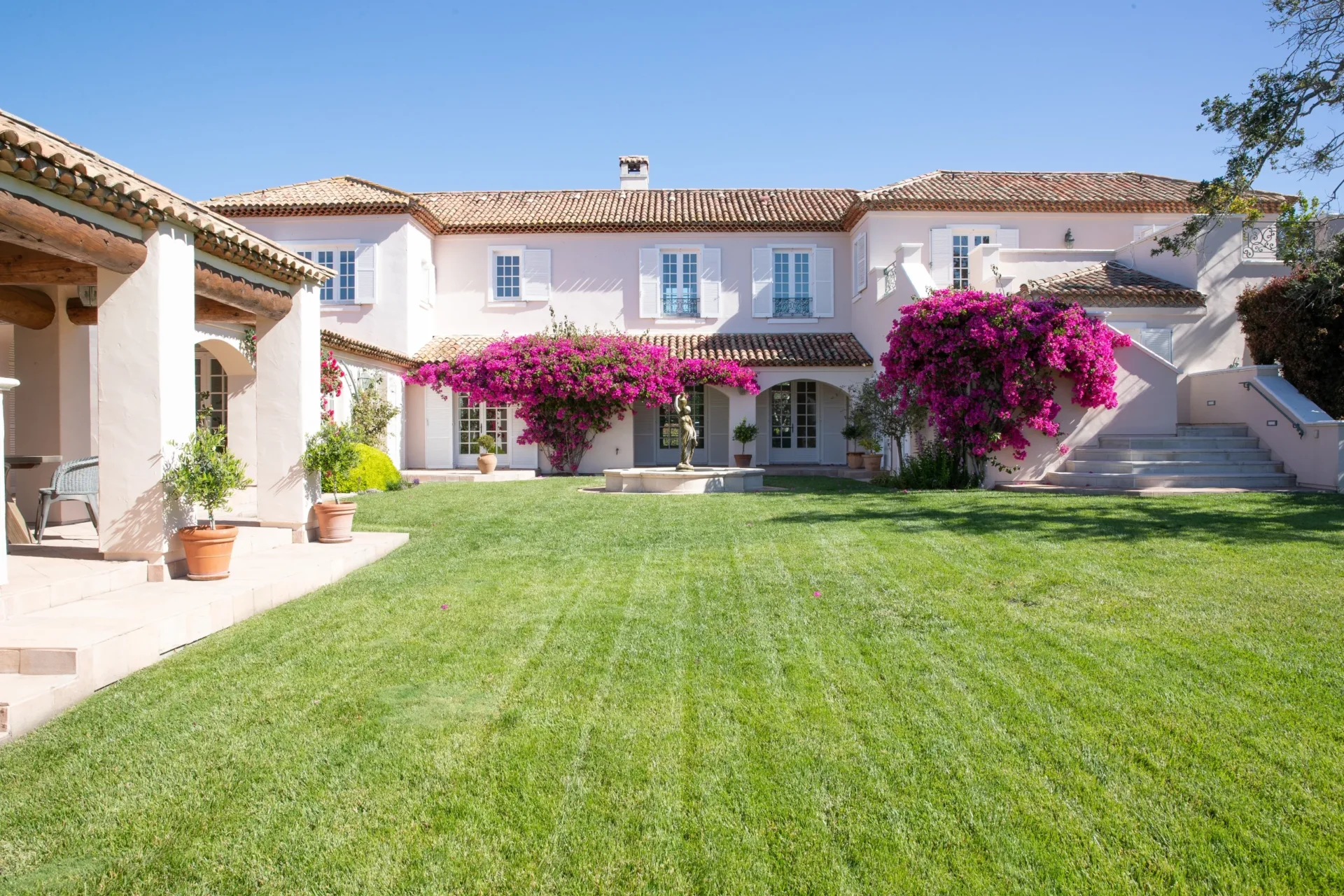Lush green lawn and vibrant bougainvillea maintained by AAA Landscaping, a top landscaping service in Arroyo Grande, CA.